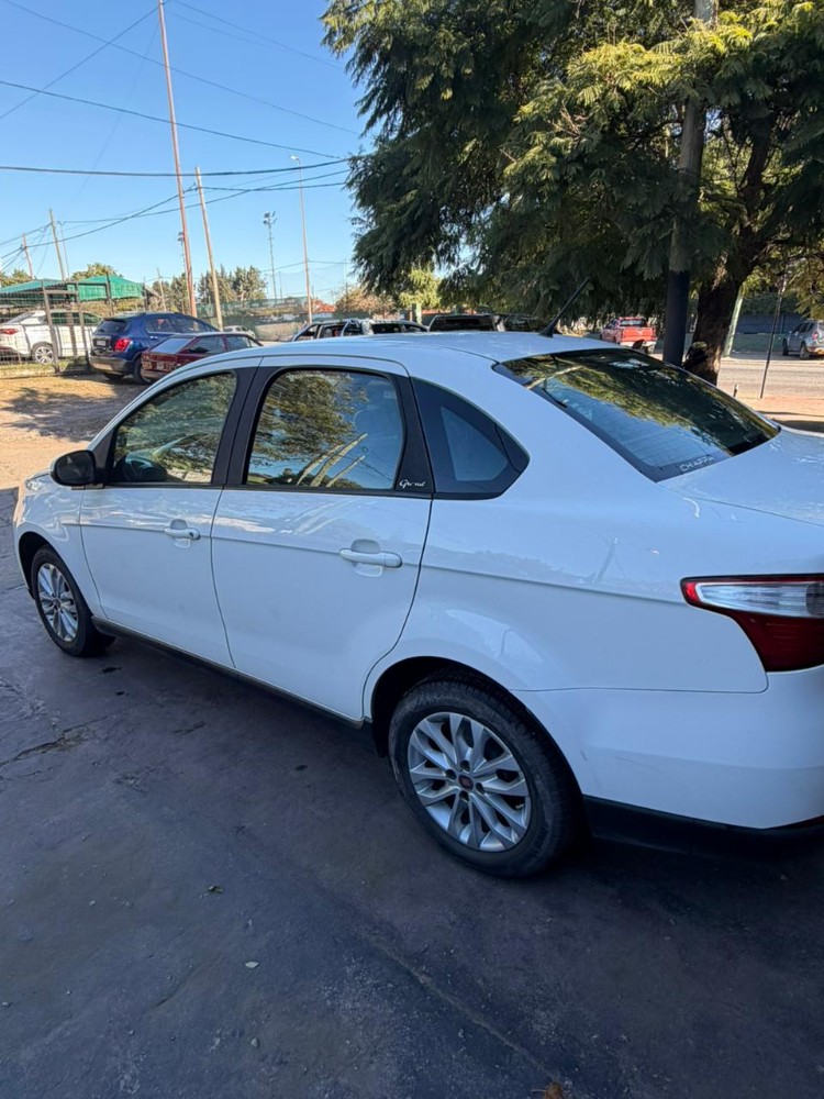 Fiat Grand siena ATTRACTIVE 1.4 8V — foto 9